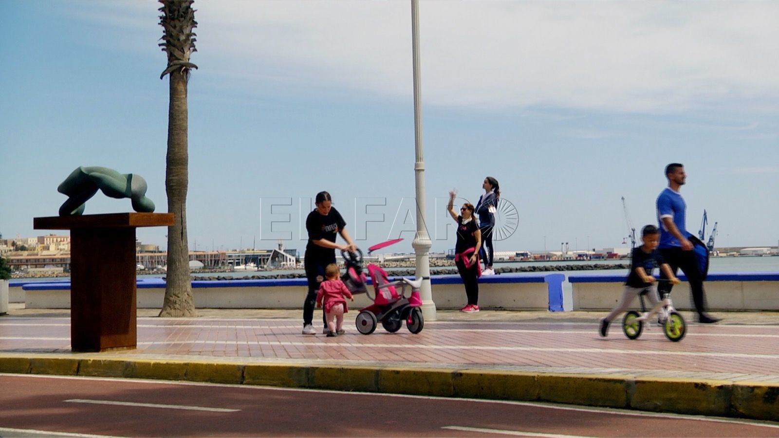 Niños Los más jóvenes de Melilla ya pueden salir a pasear