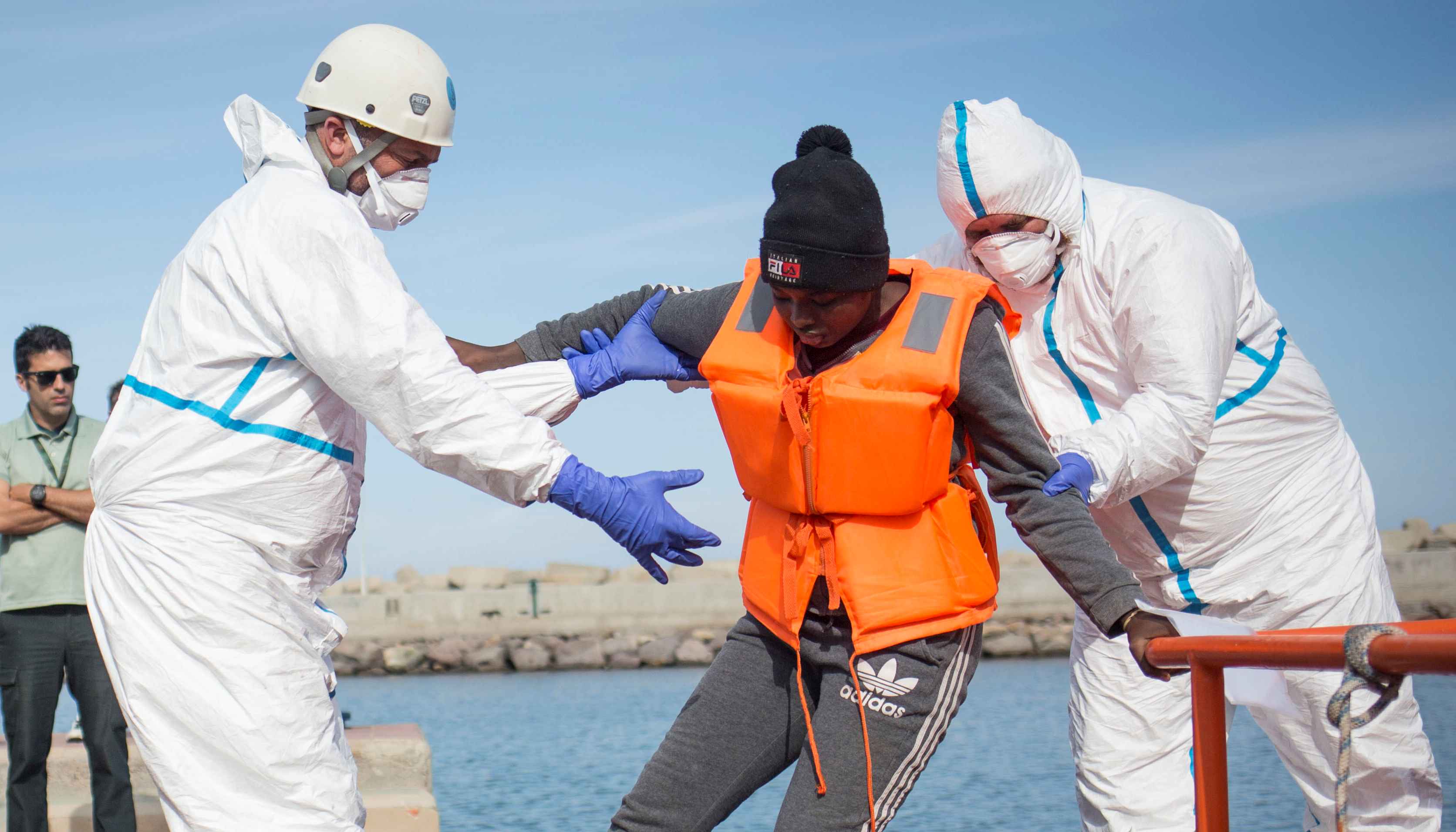Bajan las entradas irregulares a Melilla tanto por tierra como por mar en marzo