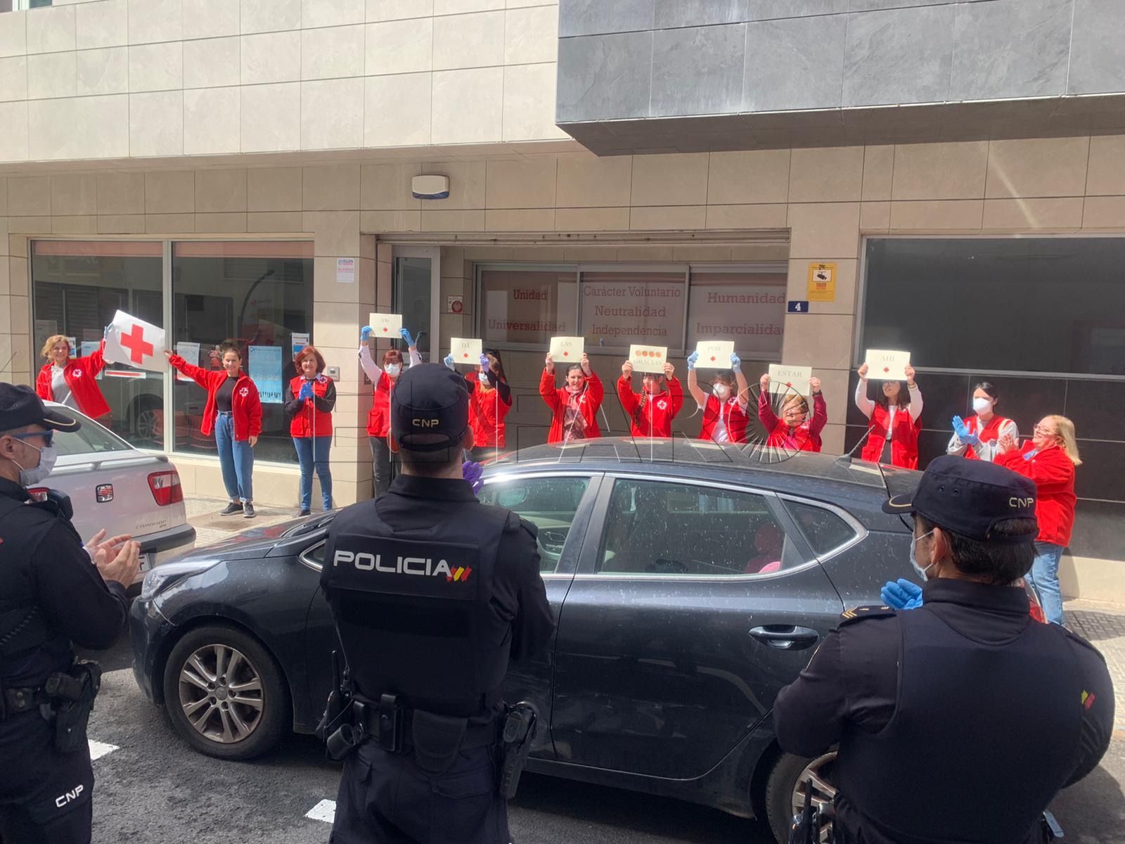 cruz roja aplauso La Cruz Roja se vuelca en la atención ciudadana