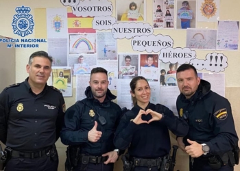 policia pequeños heroes pintor eduardo morillas La Policía agradece los mensajes de ánimo del colegio Pintor Eduardo Morillas