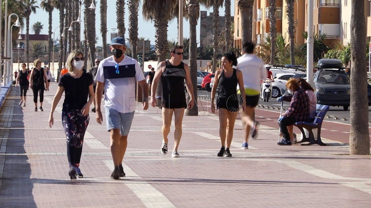 los melillenses mayores de 14 anos salen de casa para pasear y hacer deporte Una primera salida responsable tras siete semanas de confinamiento en casa
