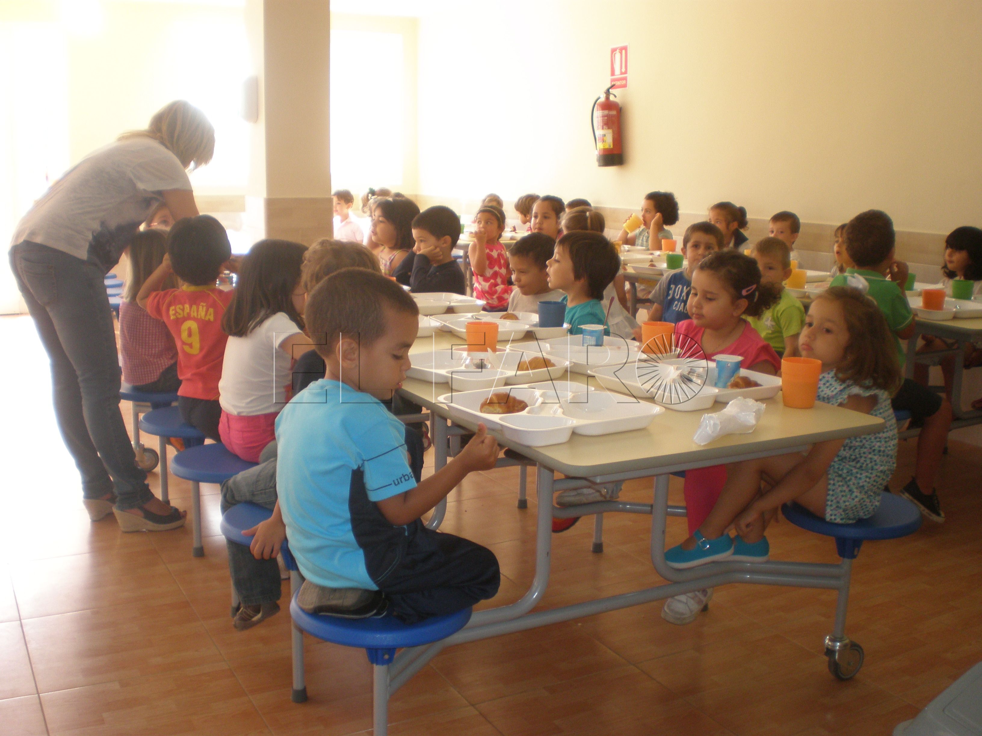 P6111427 Educación abre las becas de comedor a los centro concertados en Melilla y Ceuta