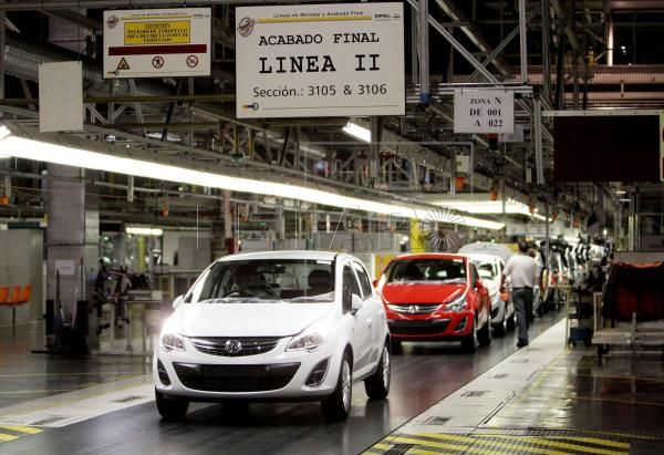 coches ventas Las matriculaciones de vehículos disminuyeron en 2021, pero no en Melilla y Ceuta