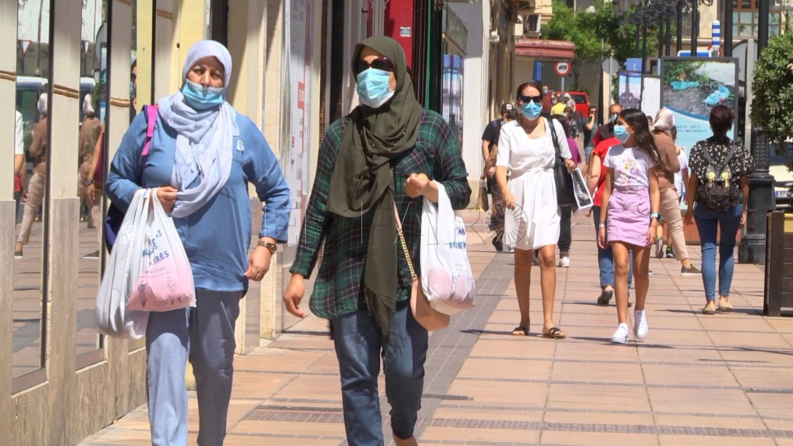 mascarillas calle Hasta 100 euros de multa por no llevar mascarilla o respetar el distanciamiento social