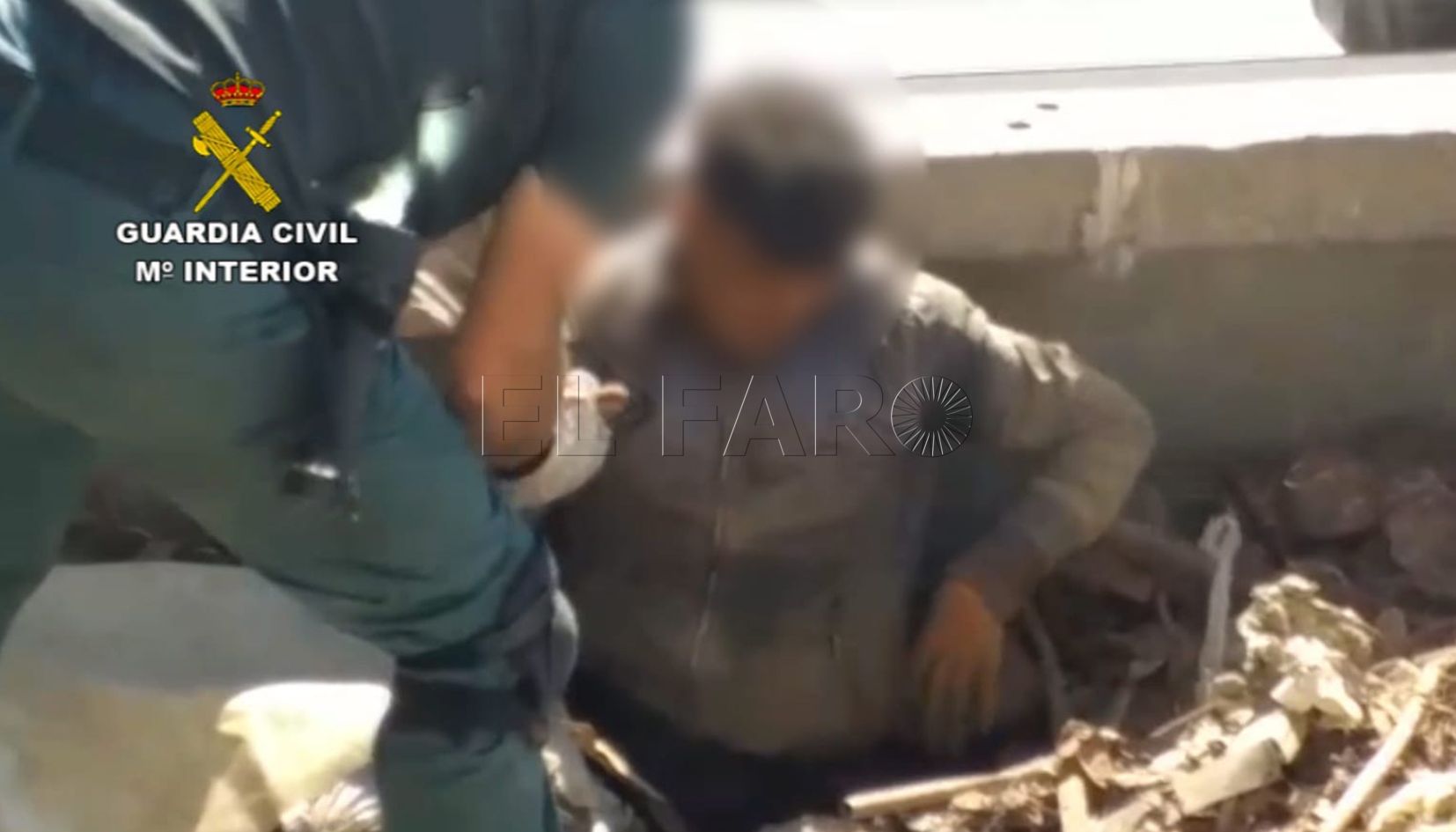 menores La Guardia Civil rescata a dos menores y cuatro adultos de un camión de chatarra