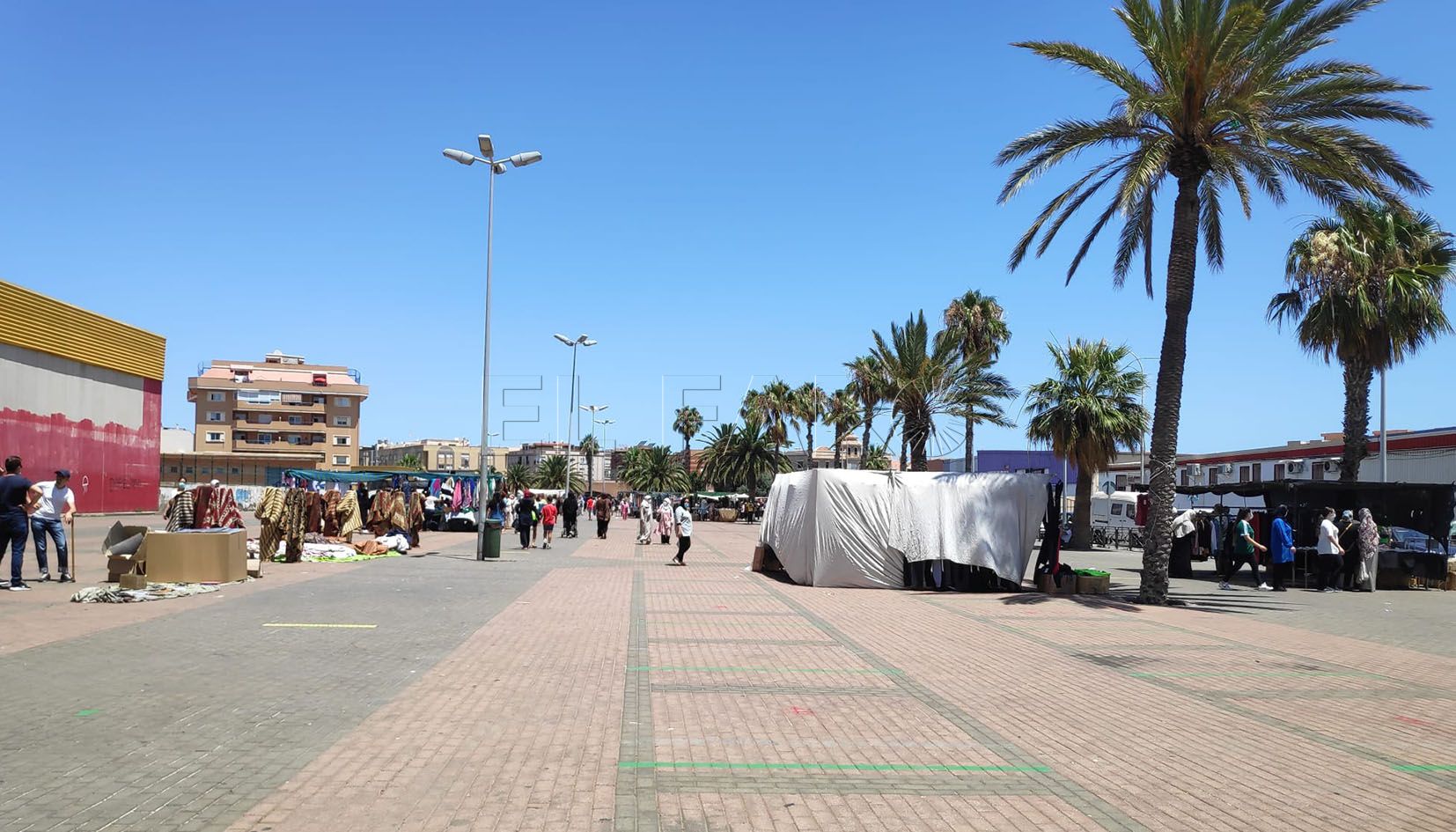 mercadillo sepes Dos entradas y salidas, recorrido con flechas y pocos puestos: el nuevo mercadillo