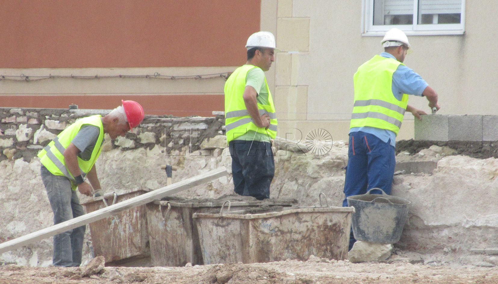 obreros obras El IMI se vinculará con políticas activas de empleo al llegar el ingreso mínimo vital