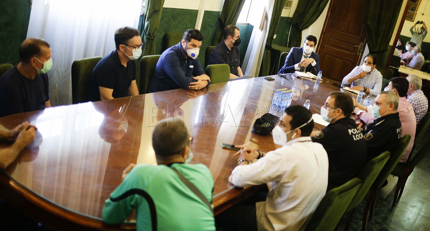 reunion ciudad vendedores ambulantes Medio Ambiente estudia reabrir el mercadillo en una semana