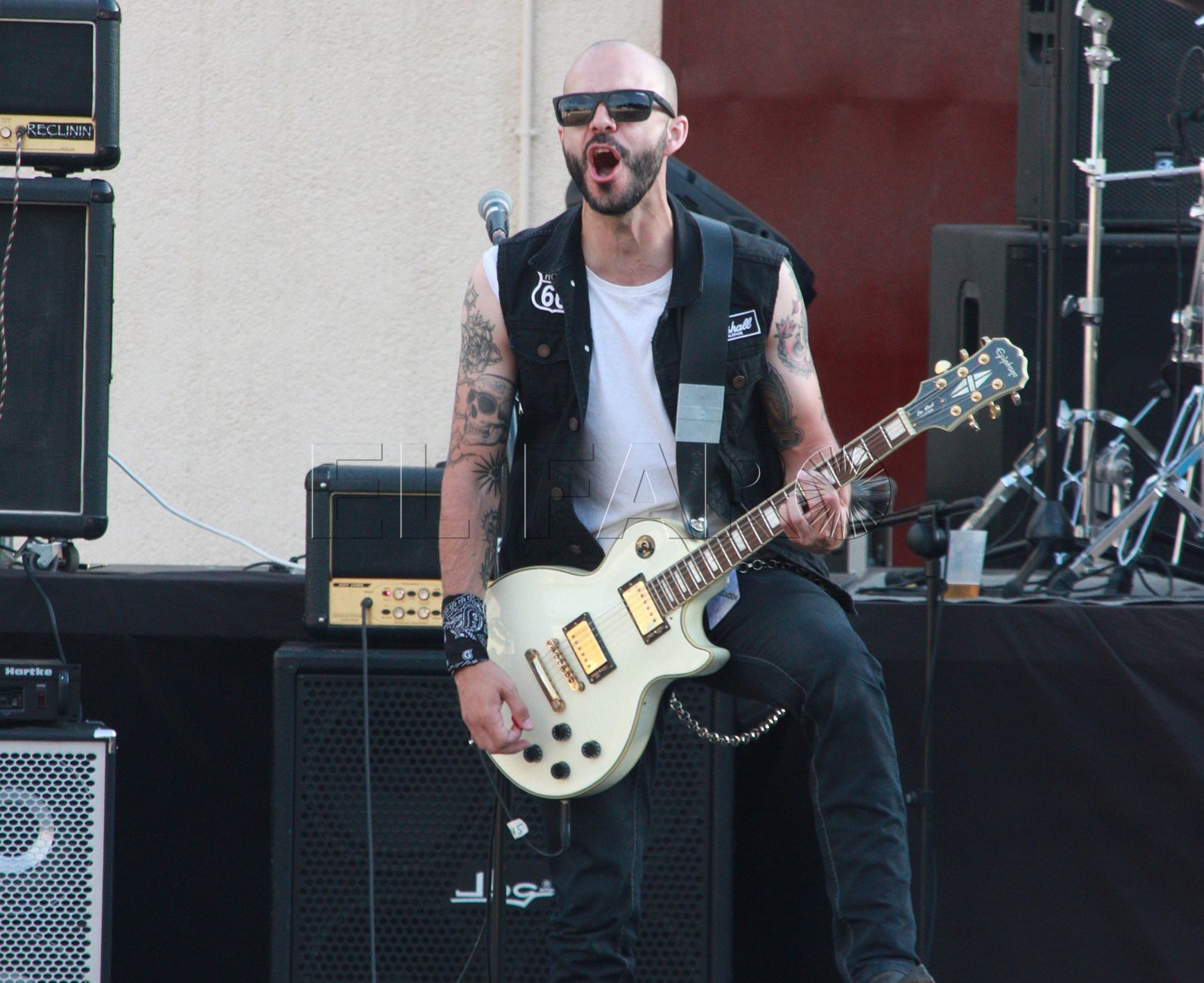 salva2 El Carrillo | Salva R. Berenguer: “Sigo viviendo el sueño adolescente de tocar la guitarra en una banda de rock”