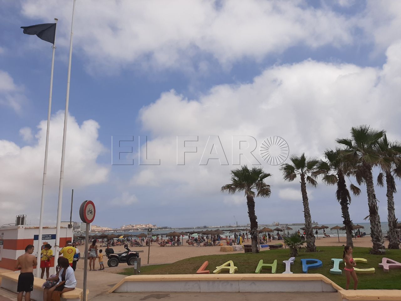 BANDERA NEGRA Cerradas La Hípica, Los Cárabos y San Lorenzo por un vertido