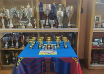 TROFEOS Y DIPLOMAS La Escuela Luisca homenajea a sus pequeños grandes futbolistas con su entrega de trofeos
