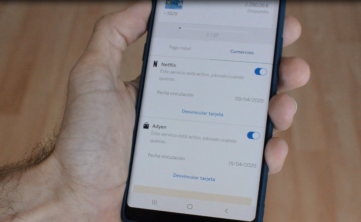 La ‘app’ de BBVA permite a sus clientes en España visualizar las tarjetas dadas de alta en los comercios ‘online’