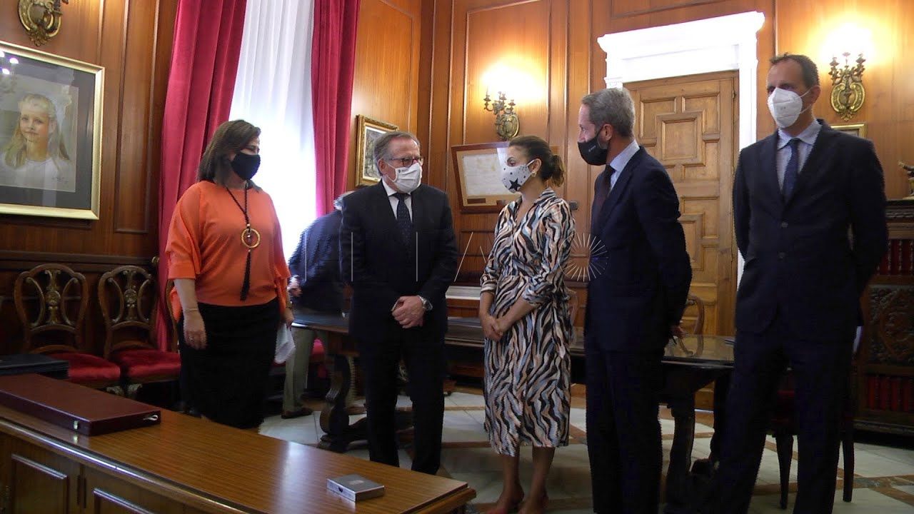 melilla y cajamar firman el prestamo de 127 millones del plan de ayudas a empresarios y autonomos Melilla y Cajamar firman el préstamo de 12,7 millones del plan de ayudas a empresarios y autónomos