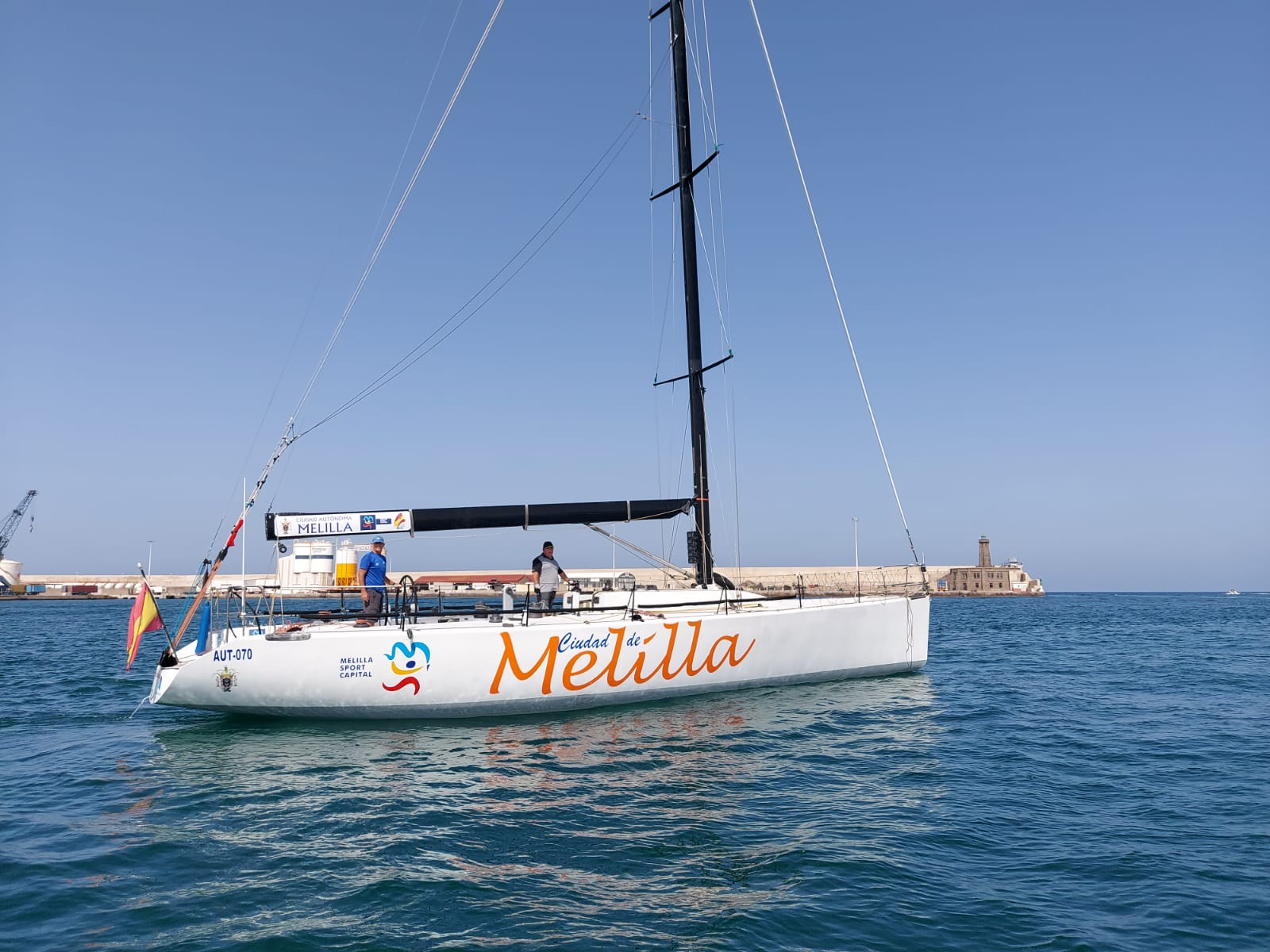 La embarcación Ciudad de Melilla Sport Capital, lista para la competición