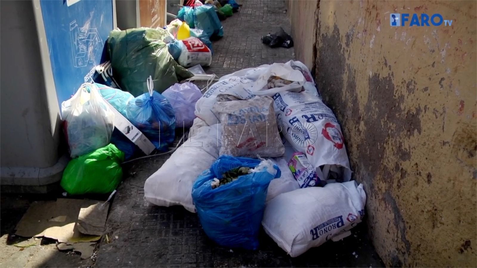 El consejero de Medio Ambiente ha comunicado que están estudiando junto a la Policía Local instalar vídeovigilancia para esos 22 puntos que se han detectado La Ciudad tendrá controladores fijos en puntos de aglomeración de basura