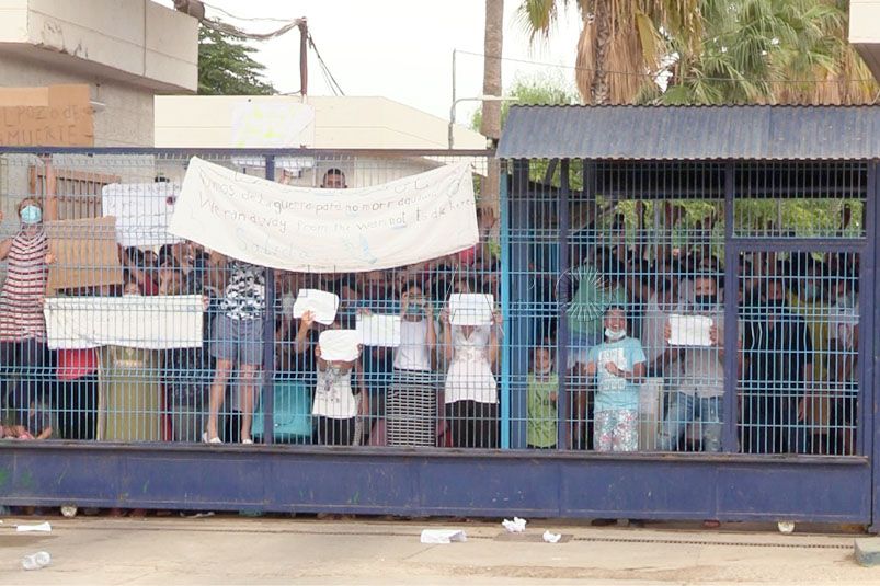 ceti manifestacion Continúan las protestas en el CETI de Melilla durante la noche