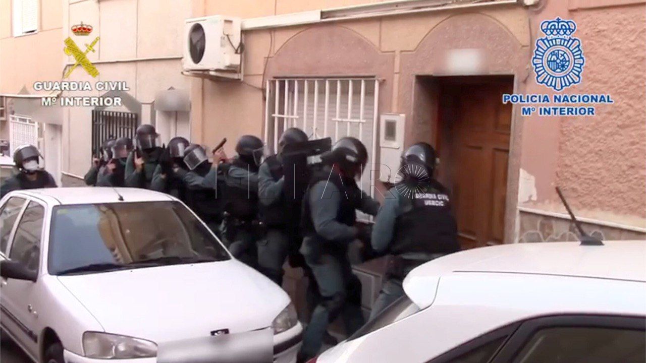 photo6046428176348984008 AEGC exige nuevos chalecos antibala para todos los agentes de la Benemérita
