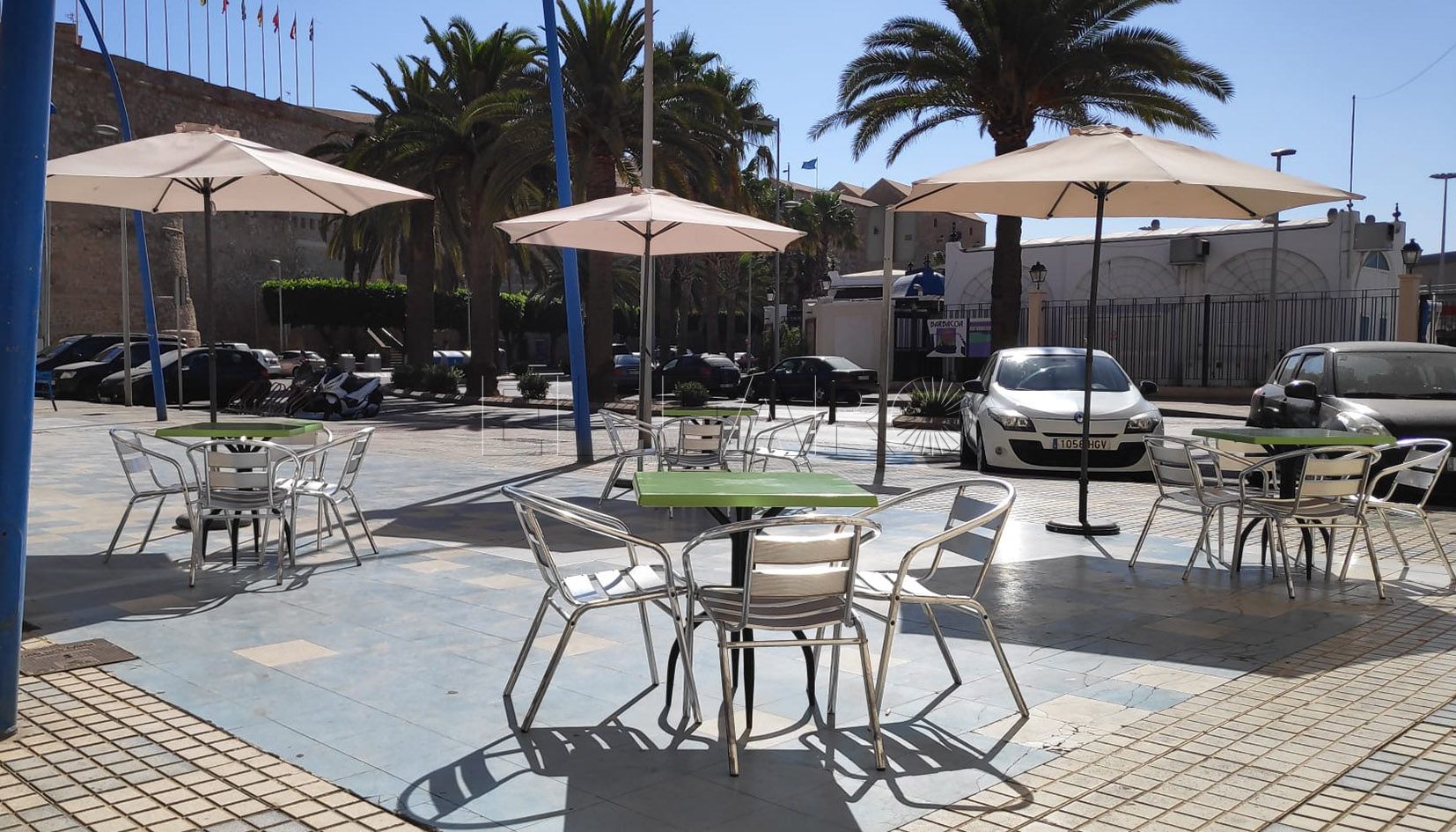 terraza plaza Terrazas se expanden por aceras y plazas