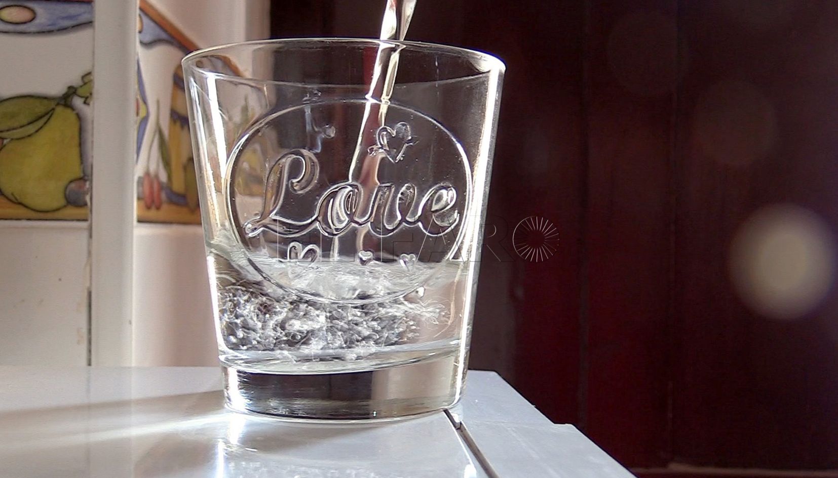 vaso agua Beber agua y evitar salir en las horas centrales del día, consejos para luchar contra el calor