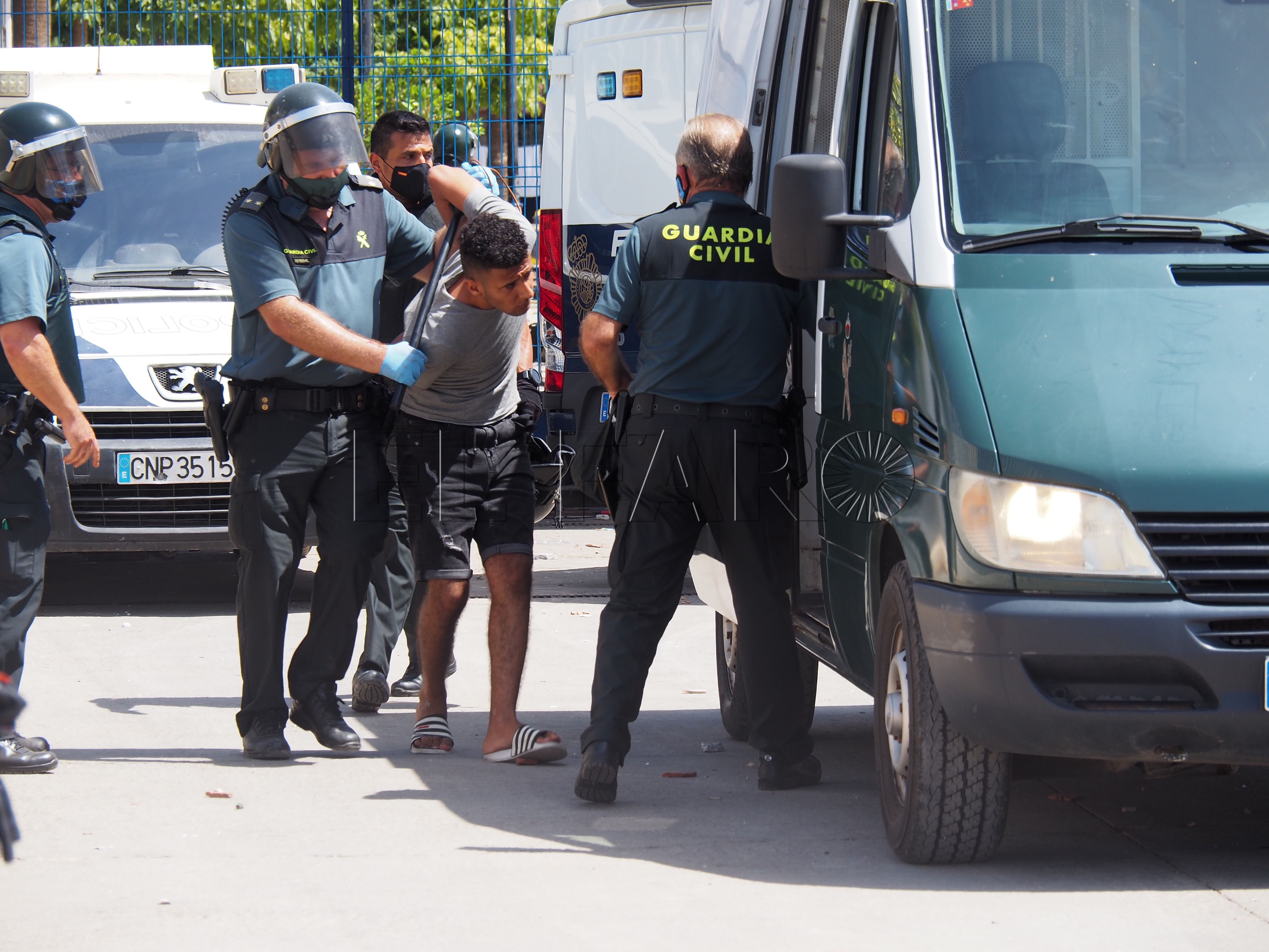 CETI detenido 1 Dos años de prisión para 38 migrantes del CETI de Melilla por un motín