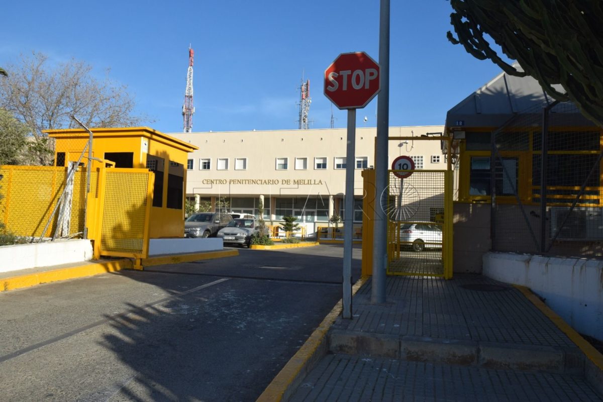 Funcionarios de la prisión de Melilla recogen firmas para pedir la dimisión del director