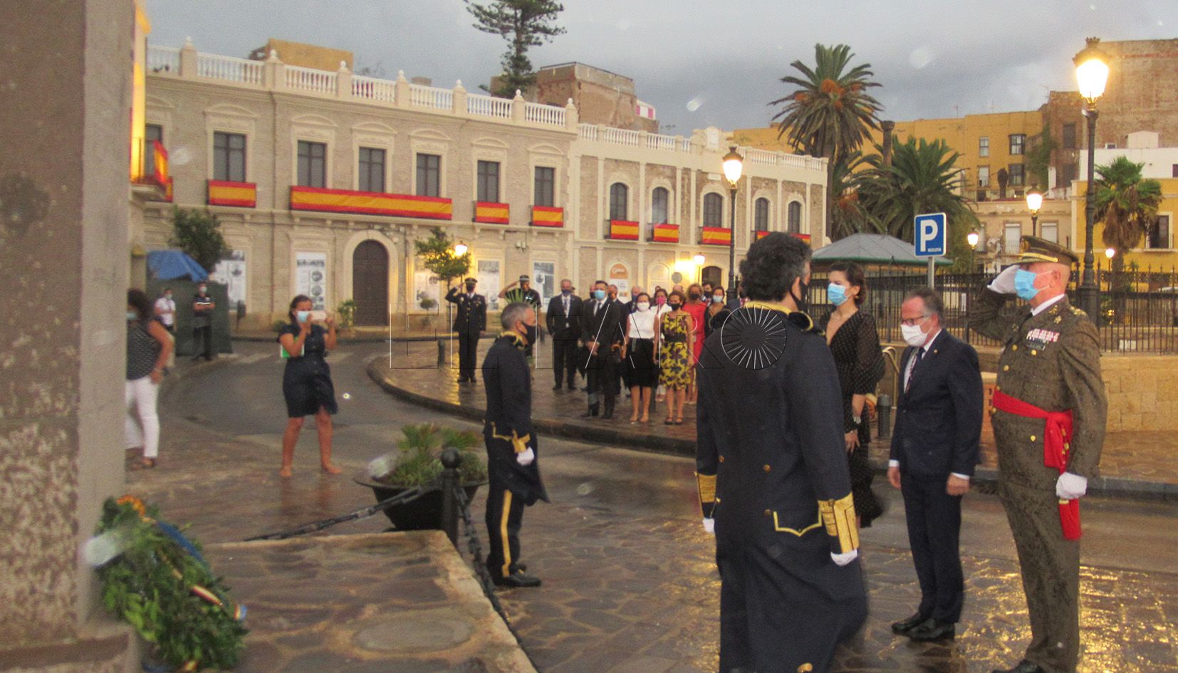 ofrenda La lluvia y el viento implacable impiden la entrega de las Medallas de Oro en el Día de Melilla