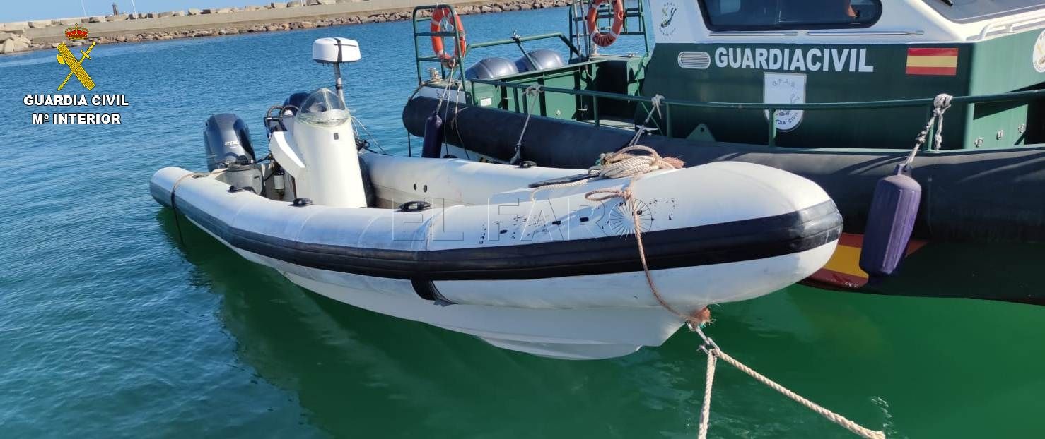 04 Embarcion neumática aprehendida Arriesgada persecución a una narcolancha junto a las islas Chafarinas