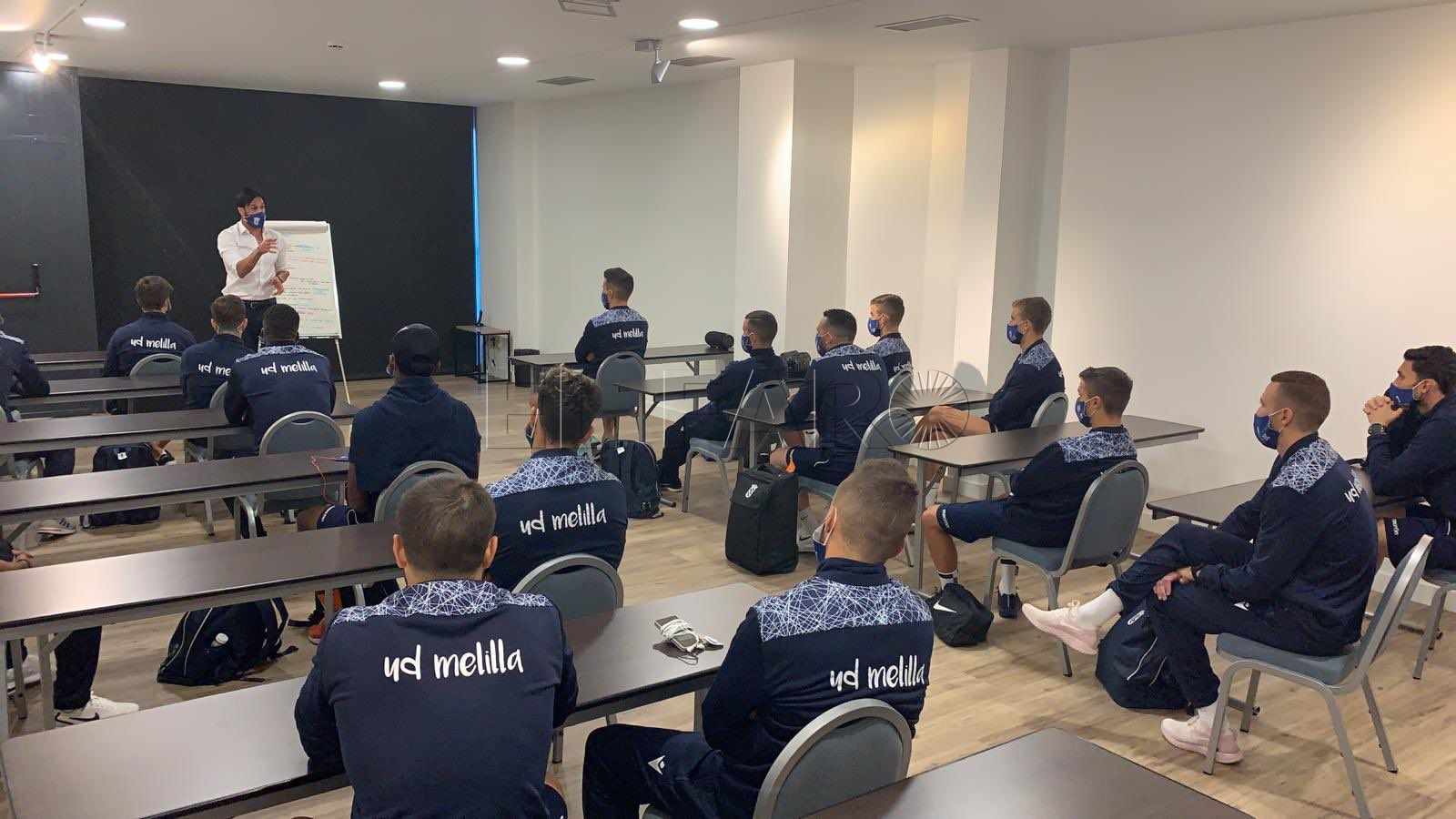 EkCHXllXkAYnwV7 Aloisio, técnico de la UD Melilla: “Esta victoria es muy importante”