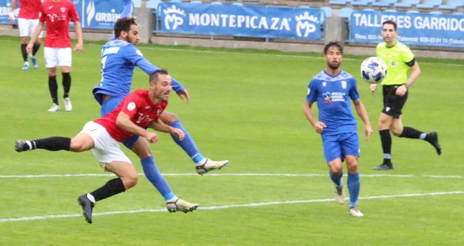 El Melilla remonta en Talavera y consigue un valioso triunfo
