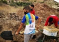 bombas semilla 1 1 Unos 20 menores de los Distritos IV y V participan en una actividad al aire libre con 'bombas de semillas'