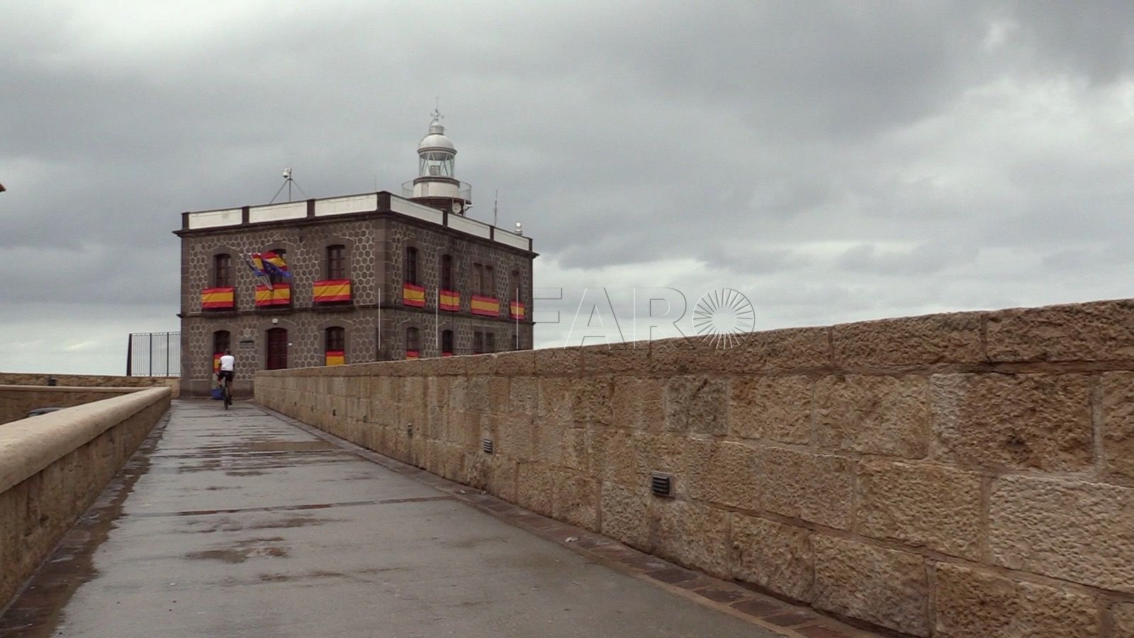 faro melilla dia hispanidad Las banderas españolas visten Melilla en la Fiesta Nacional