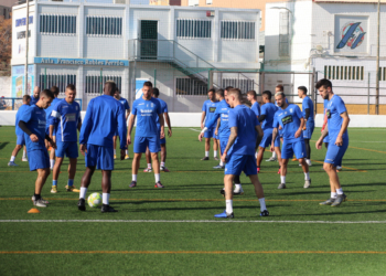 Como viene siendo habitual en el primer entrenamiento semanal, los jugadores se dividieron en grupos, por un lado los que jugaron el domingo y por el otro el resto.