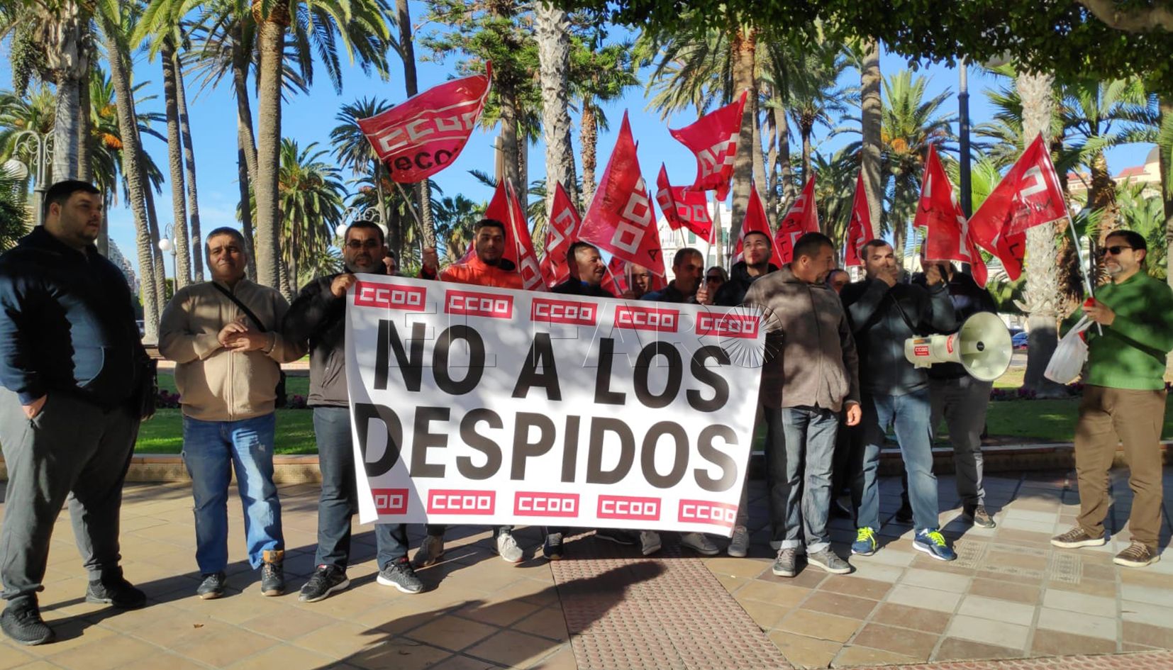concentracion grua CCOO dispuesto a llevar a juicio el nuevo contrato para el servicio de grúa