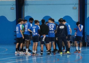 jugadores BM Montequinto tiempo muerto 1516958751 127739193 667x375 Dura derrota de los melillenses a domicilio ante el Montequinto
