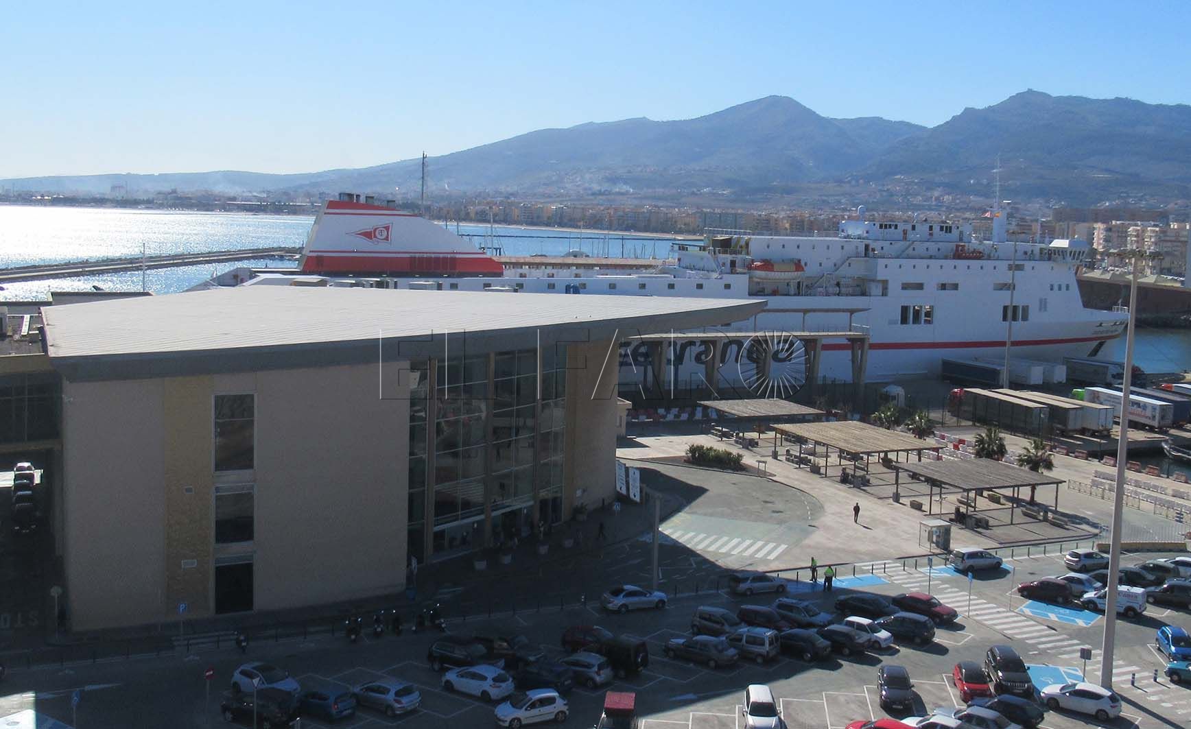 Naviera Armas Trasmediterránea gestiona la refinanciación de sus bonos
