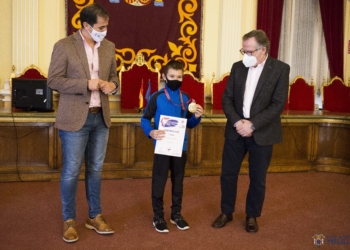 BH 8054 El joven Jaled Borrás es recibido por las autoridades en el Palacio de la Asamblea