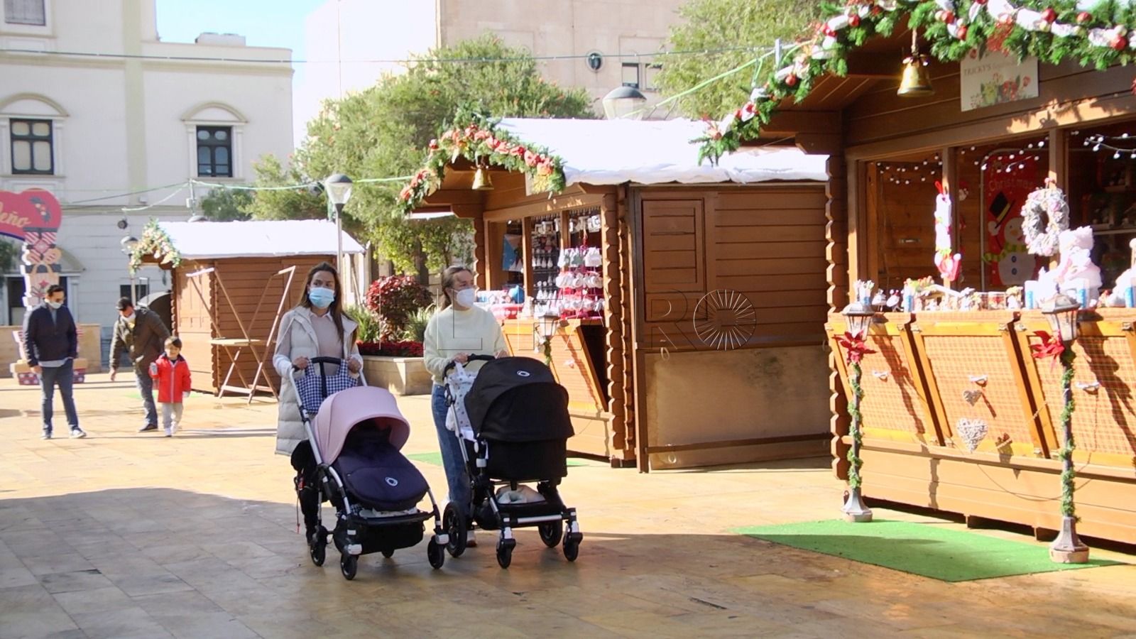 El mercadillo navideño una oportunidad para pasear y buscar regalos de Navidad El mercadillo navideño, una oportunidad para pasear y buscar regalos de Navidad