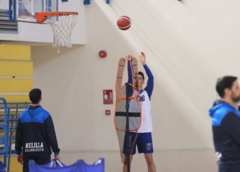 EpwcitWXIAAG3Mb La plantilla melillense junto a Dedovic terminan el año de entrenamientos
