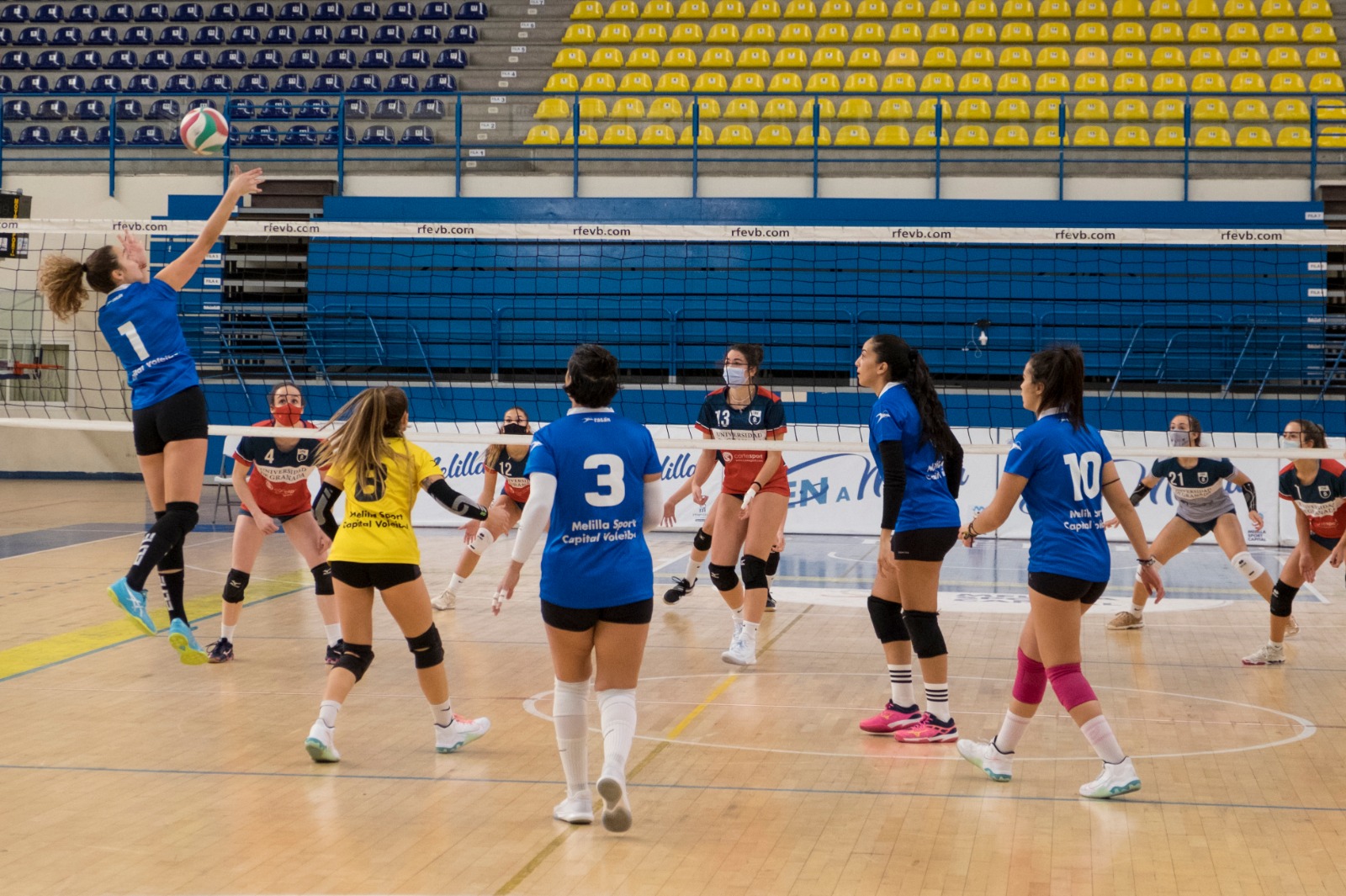 Las féminas caen en un igualado partido en el tie break (2-3)