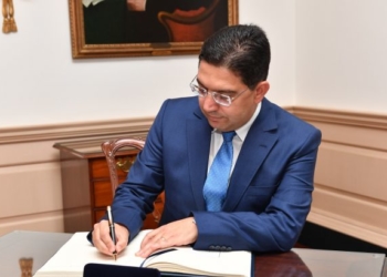Moroccan Foreign Minister Nasser Bourita signs Secretary Pompeos guestbook 30877040918 e1589646139992 730x410 1 La amenaza de Marruecos