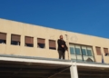 b6596c65 9653 4051 a77b a59d395ecc08 1 Antonio Orozco sorprende a sanitarios y pacientes con un concierto frente al Hospital de Melilla
