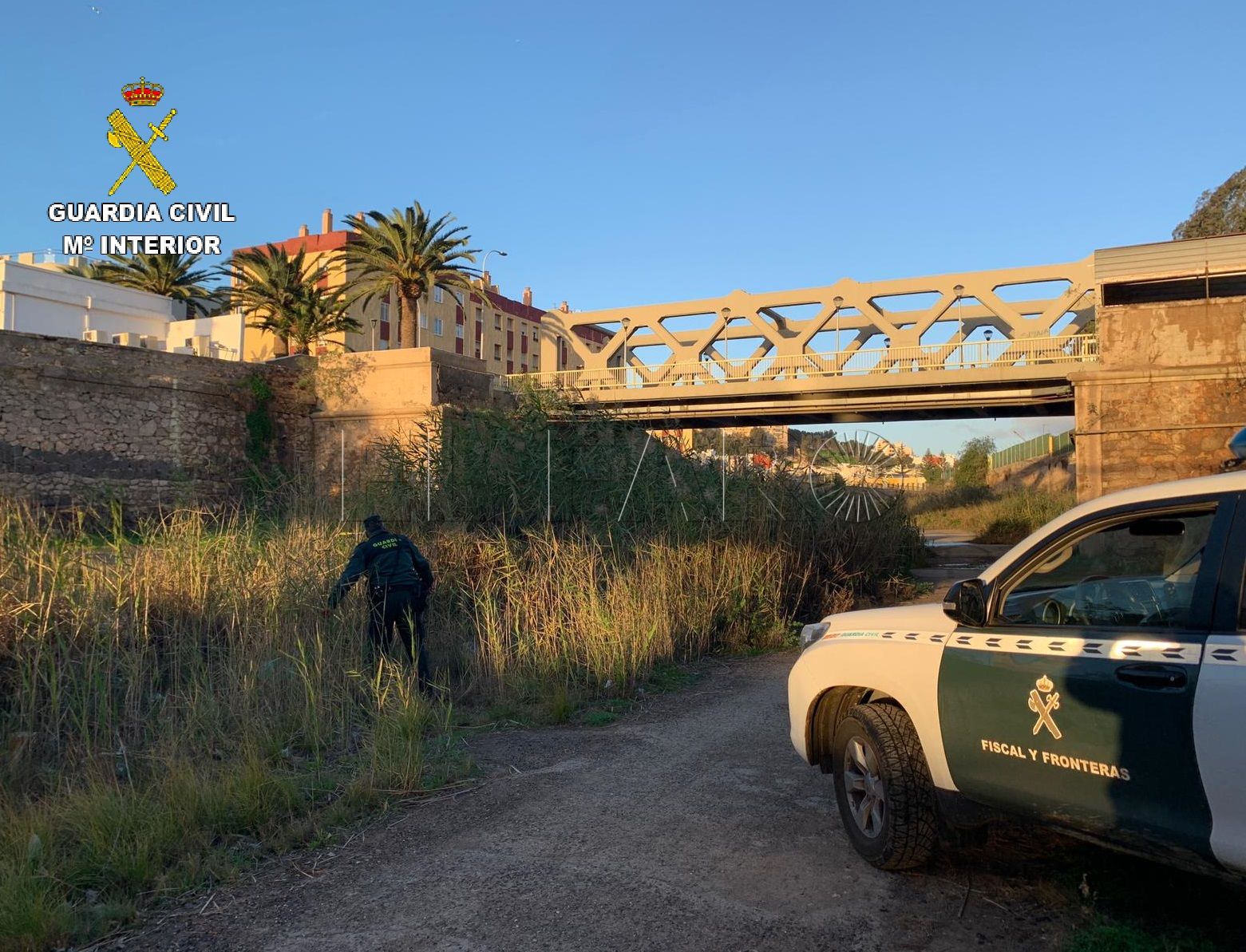 1. Busqueda efectos sustraídos Un guardia civil fuera de servicio detiene a un hombre como presunto autor de un hurto