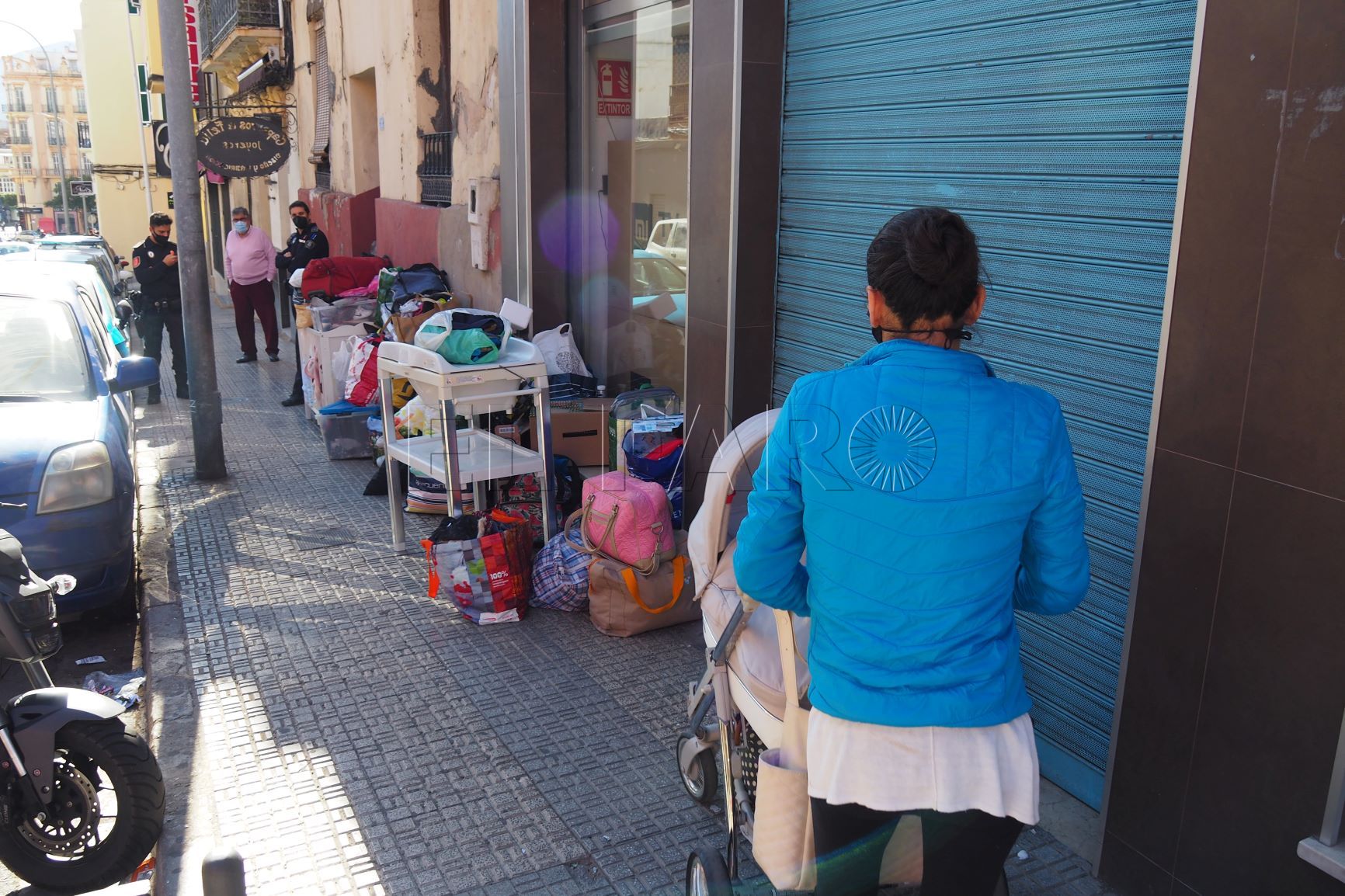 Desahuciada una familia en el centro de la ciudad. Desahucio en la calle Padre Lerchundi de una familia con siete hijos