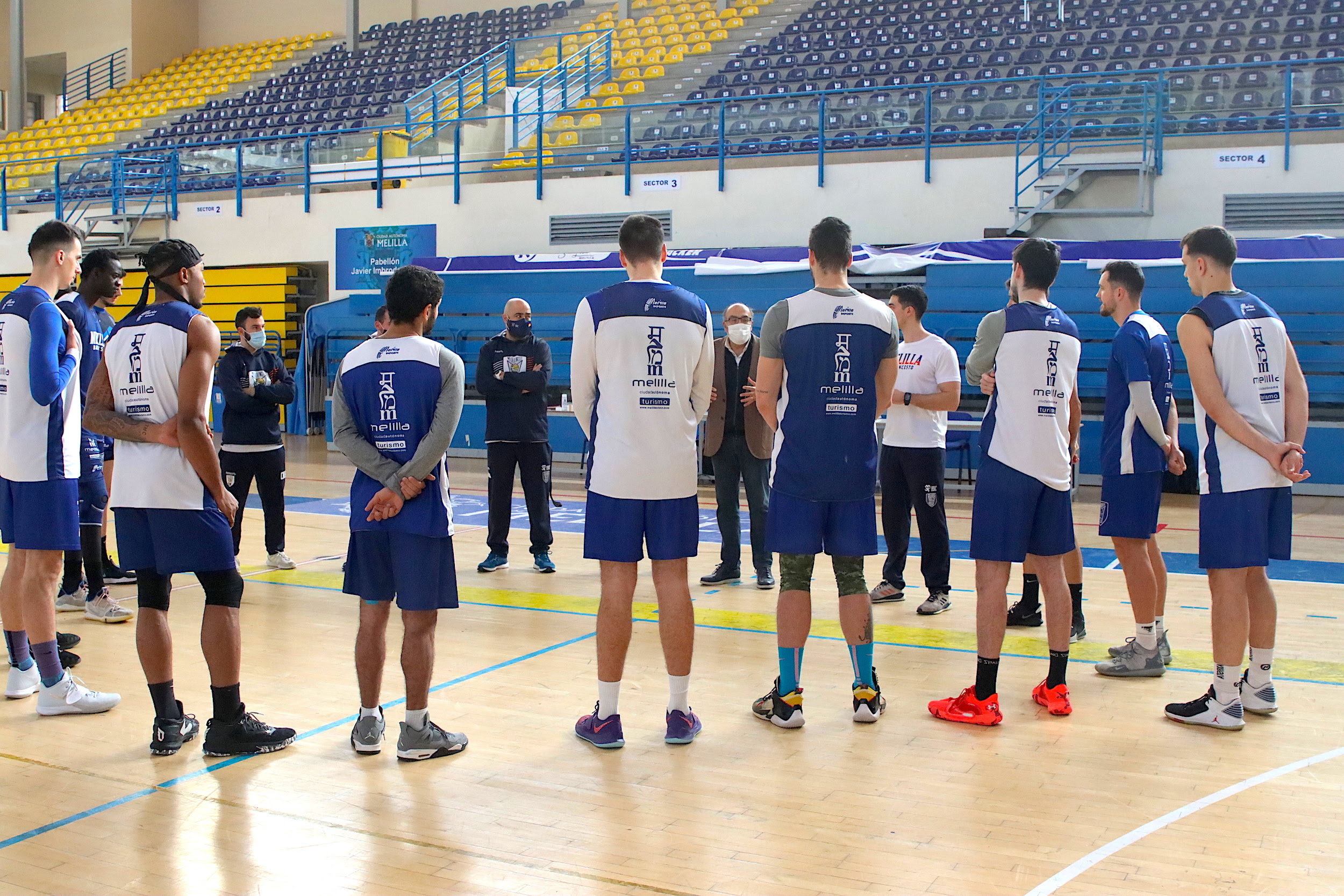 El presidente visita a la primera plantilla