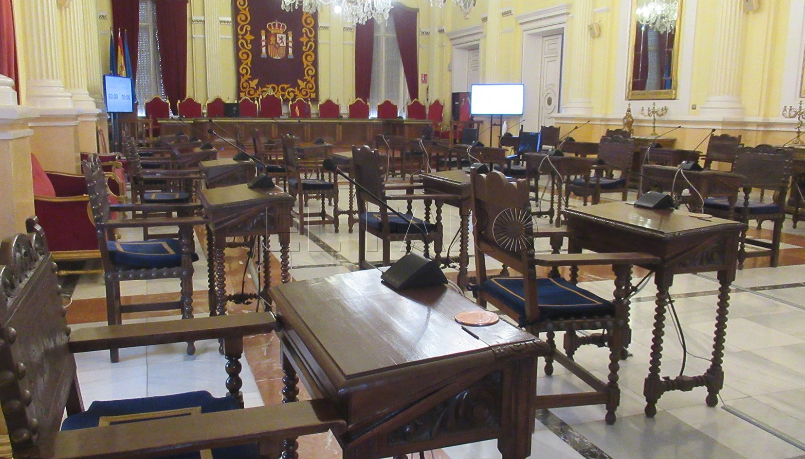 pleno sillas web 2 Nawal Al-Luch Mohatar, la futura diputada de CpM, estará en el Ejecutivo local