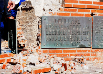 well 19 ¿Les preocupa a los melillenses la estatua de Franco?