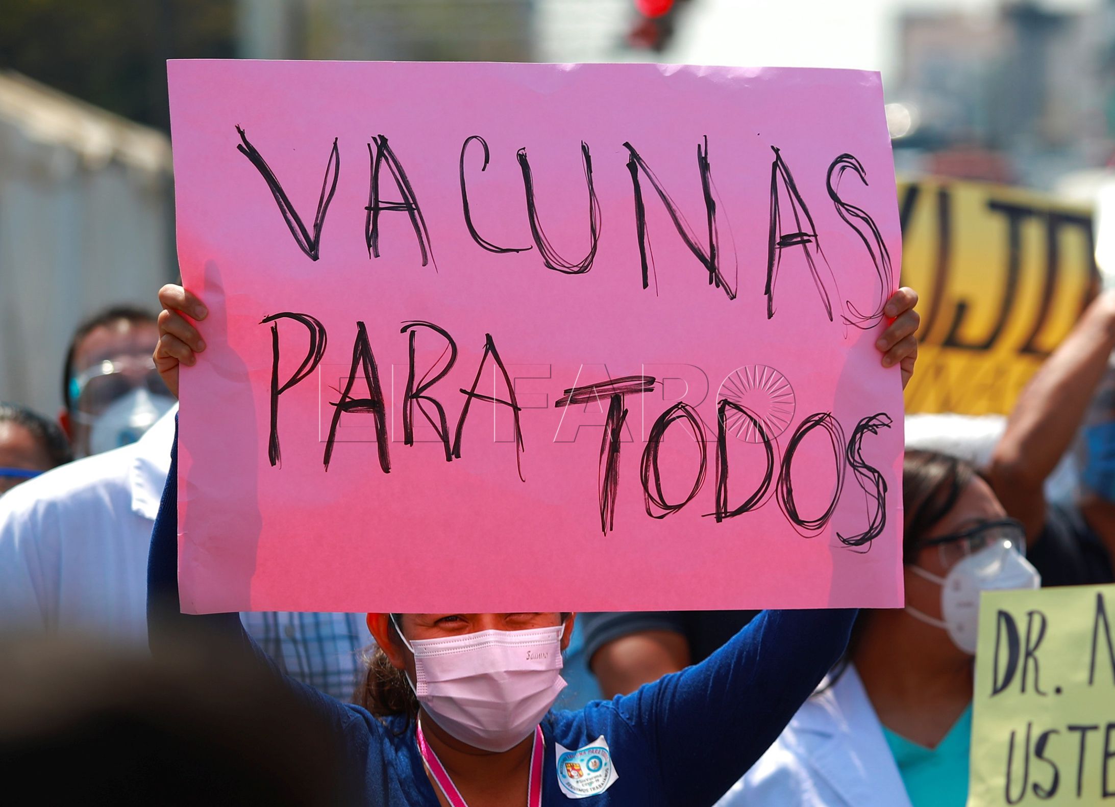 well 7 No por más gritar llegarán más vacunas