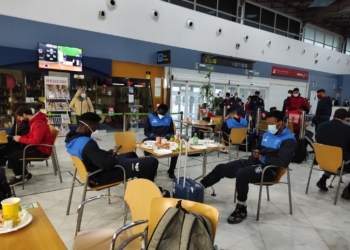 Eyl6 ZBW8AE i3n Retraso en la salida de la expedición del Melilla Sport Capital hasta Lleida