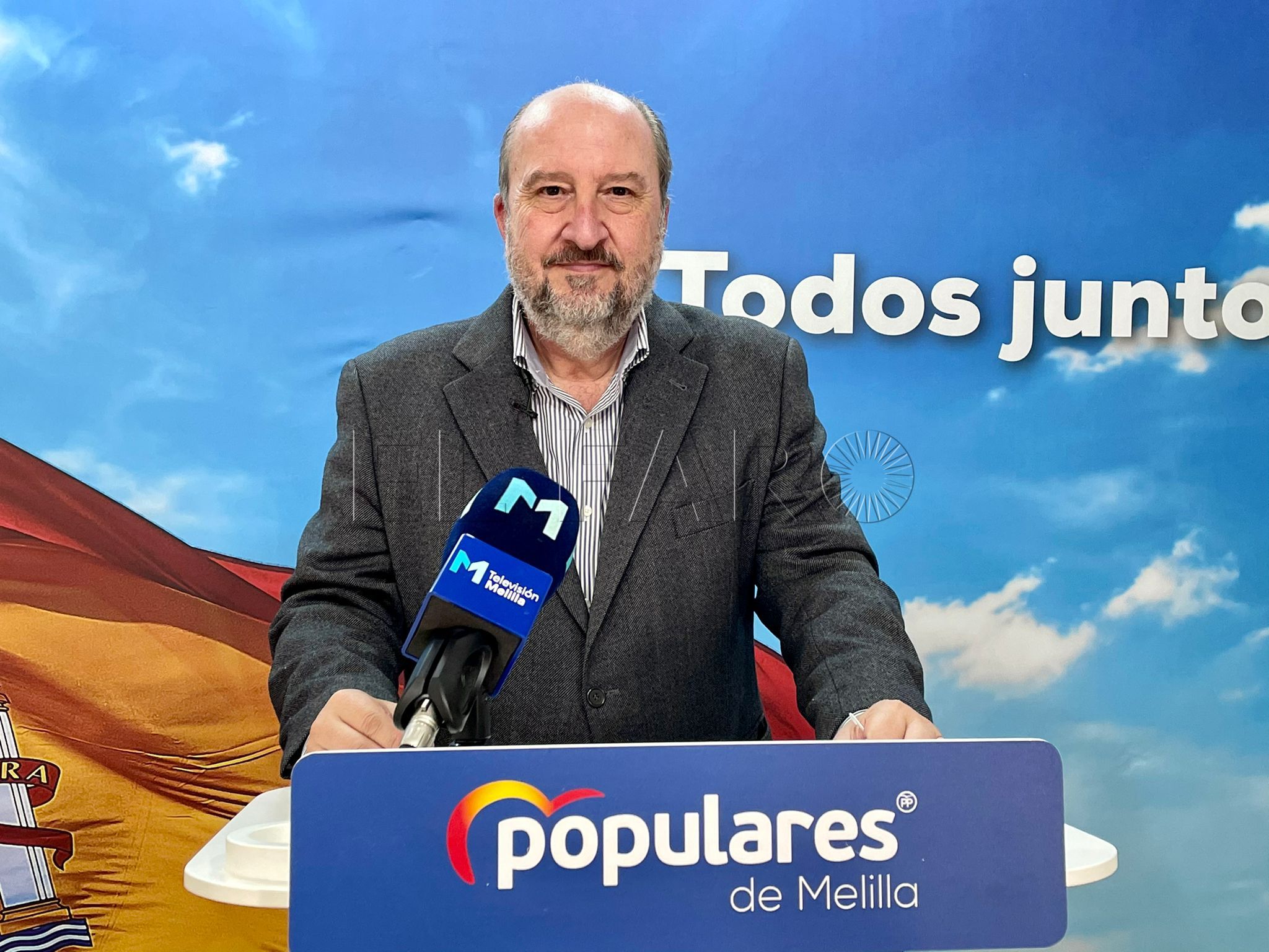 MANUEL ANGEL QUEVEDO Las playas tardarán en estar listas para esta temporada por el retraso de varios contratos, según el PP
