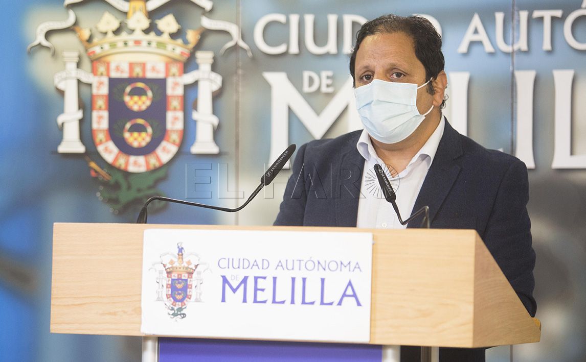 hassan 1 Medio Ambiente instalará marquesinas en la mayoría de las paradas de Melilla